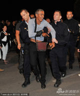 高清：《的士速递》男星萨米-纳塞利与警察搏斗被捕