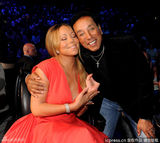 组图：玛丽亚凯莉与麻辣鸡撞色 深v秀豪乳完胜