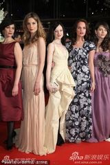 高清图：《大将军寇流岚》首映 巴特勒查斯坦嬉闹