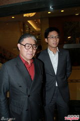 组图：霍震霆见长孙心情大好 劝儿媳晶晶多休息