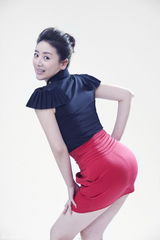 组图：小李琳拍写真 显成熟优雅女人味