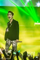 组图：SHINee与EXO-K等K-POP演唱会秀炫舞