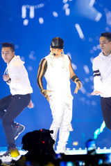 组图：G-DRAGON包揽2013MAMA四奖创佳绩