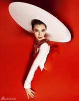 组图：李冰冰登芭莎双封面 尽显“玩美”力量