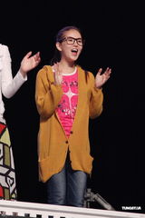 组图：萧亚轩昆凌等港台百位明星同台为公益开唱