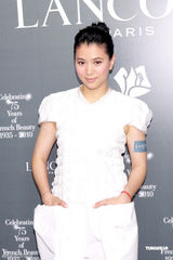 幻灯图：众女星出席时尚活动 关之琳袁咏仪竞艳