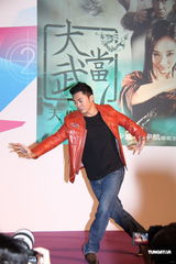 组图：杨幂获赞有功夫细胞 樊少皇为打戏脚趾骨折