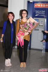 组图：长泽正美学生样抵港 秀中文问候新年