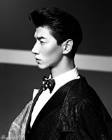 组图：张亮张悦轩父子拍摄时尚大片 酷帅有型