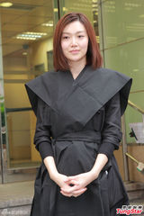 组图：叶翠翠为母亲设灵 与父同住表孝道