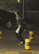 组图：秦岚会友心情佳 陆川低落回京未见女方