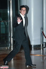 组图：晶刚香港婚宴 房祖名西装帅气现身