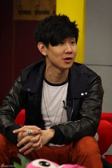 组图：林俊杰做客新浪聊天 吐舌卖萌酒窝俏皮