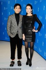 组图：型男梁朝伟牵手章子怡闪耀登场