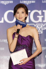 组图：林志玲台北出席代言 紫色长裙显动人魅力