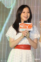 组图：徐若瑄上海代言 白色镂空短裙亮相秀美腿