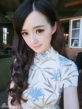 组图：女子酷似杨幂  网友直呼傻傻分不清