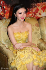 组图：《警察故事2013》成龙景甜对话新浪娱乐