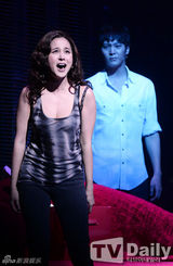 组图：朱元音乐剧《人鬼情》试演 IVY露事业线