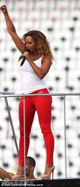 组图：伦敦闭幕式彩排曝光 贝嫂超短裙秀腿