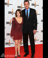 幻灯图集：妮可-基德曼闪耀CMA乡村音乐奖红毯