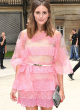 组图：奥利维亚-巴勒莫粉色透视裙俏丽