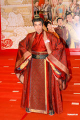 组图：《公主嫁到》新人完婚 陈豪佘诗曼耍花枪