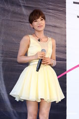 组图：丁当发片牵红线求姻缘 自曝曾被前男友劈腿