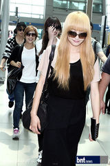 组图：SM家族赴台湾演出亮相机场