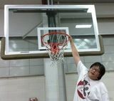 组图：已故名嘴罗京18岁儿子近照曝光