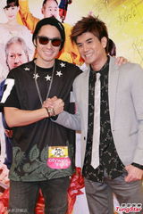 组图：《笑功》吴君如郑中基上演激烈床戏