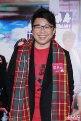 组图：陈奂仁助阵电影首映 何佩瑜不秀性感