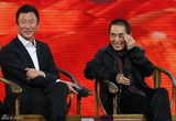 高清：张艺谋登台演小品 小沈阳孙红雷比腕力