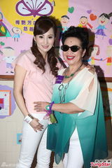 组图：薛家燕难忘梅艳芳 罗霖离婚手续本月完成