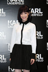 组图：倪妮出席时尚活动 俏丽短发青春洋溢