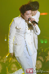 组图：INFINITE首尔举行单独演唱会 劲歌热舞纷呈