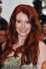 组图：《无法安宁》首映礼 布莱丝高腰蓬蓬裙抢镜