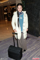 组图：胡杏儿钟嘉欣着古装贺杨潮凯江叮叮婚礼