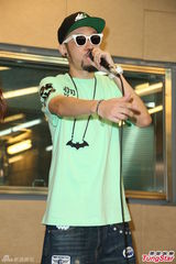 组图：热狗演唱会彩排 辣妹贴身热舞频走光