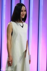 组图：尚雯婕做客《第一超模》嘟嘴卖萌