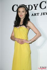 组图：林熙蕾产后复出洒泪 性感辣妈丰满迷人