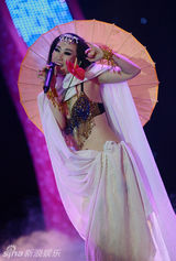 高清组图：芙蓉姐姐个唱 狂跳肚皮舞多个造型亮眼