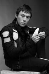 幻灯图：秦昊黑白影像大片 淡定从容尽显文艺范儿