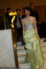 组图：娄烨秦昊助阵活动 黄璐胸前镂空装性感