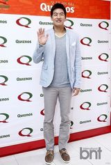 组图：《火之女神》李尚允干练衣装亮相签名会