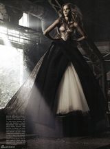 高清组图：伊莎贝尔-卢卡斯登《Vogue》秀优雅