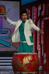 组图：《给力星期天》至上励合玩转大鼓遇“踢馆”