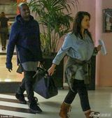 组图：卡戴珊产女后首露面 现身洛杉矶容光焕发