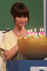 组图：歌手阿福录制节目献唱 敖犬与小昱争相表白