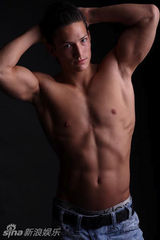 组图：德国体操帅哥英俊脸庞迷倒女粉丝